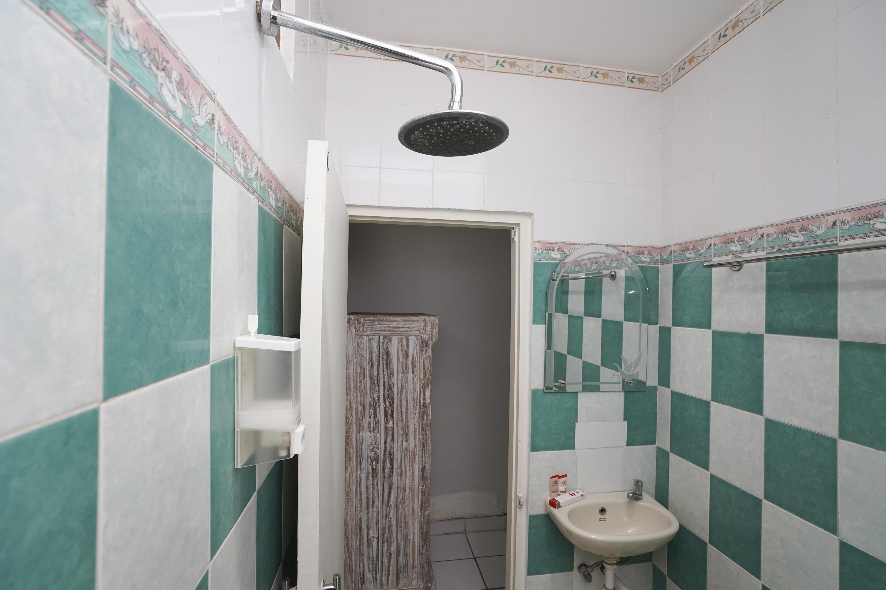 Oyo 1934 Sedana Inn كوتا المظهر الخارجي الصورة